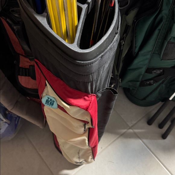 Light weight golf bag by Highlander - Picture 2 of 11